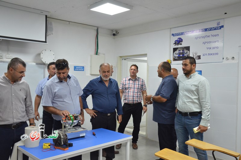 كفرقاسم- فيديو: نواب وأعضاء المجلس البلدي يشاركون الطلاب افتتاح عامهم الدراسي  باجواء بهيجة .